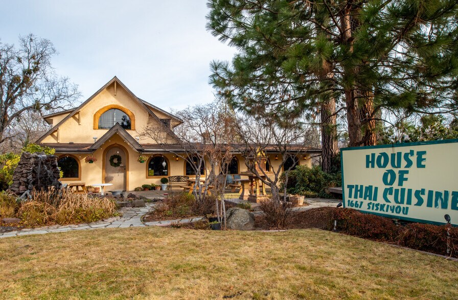 1667 Siskiyou Blvd, Ashland, OR for sale - Building Photo - Image 1 of 1