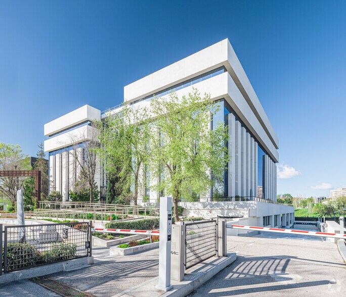 Calle Ribera del Loira, 16 - 18, Madrid, Madrid for lease - Building Photo - Image 1 of 16
