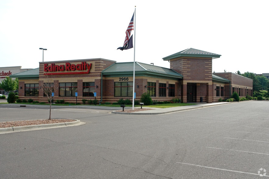 2966 N White Bear Ave, Maplewood, MN for lease - Building Photo - Image 1 of 3