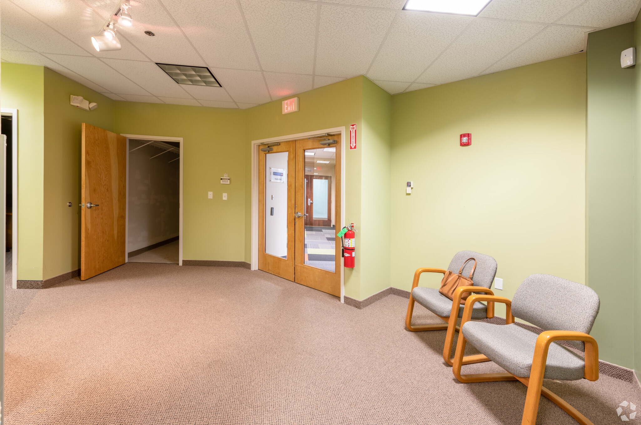 1 Monarch Dr, Littleton, MA 01460 One Monarch Drive