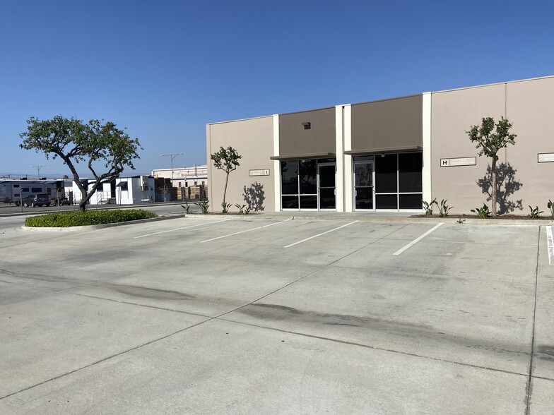 2061 3rd St, Riverside, CA for lease - Building Photo - Image 3 of 13