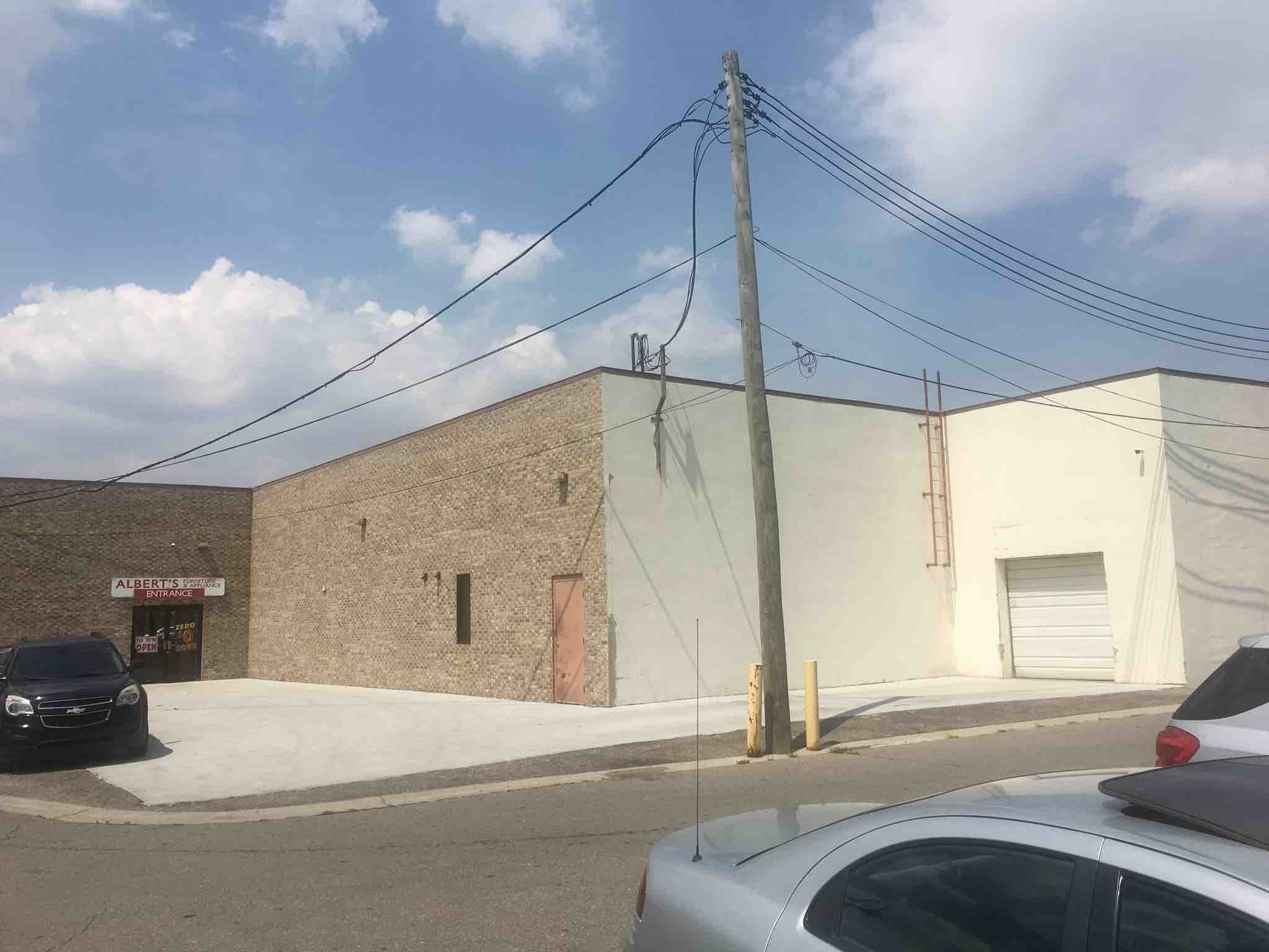 22522 Gratiot Ave, Eastpointe, MI 48021 Retail building with attached