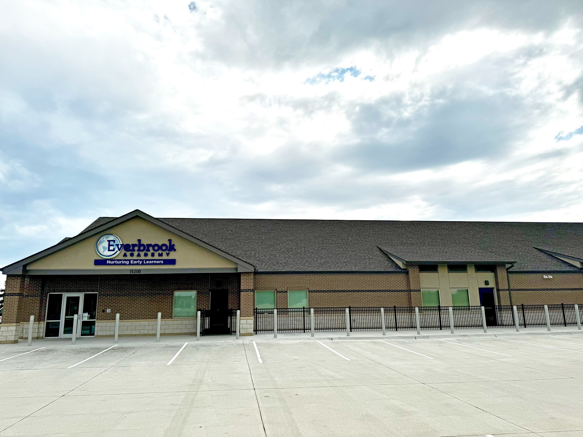 15200 Meredith Dr, Urbandale, IA for sale Primary Photo- Image 1 of 2