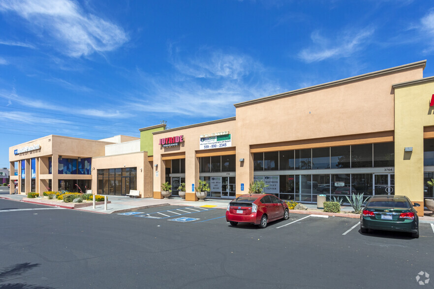 3730-3780 N Blackstone Ave, Fresno, CA for lease - Building Photo - Image 3 of 5