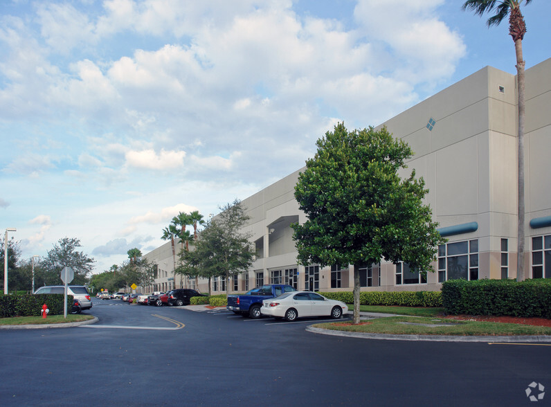 2965 West Corporate Lakes Blvd, Weston, FL for sale - Primary Photo - Image 1 of 1