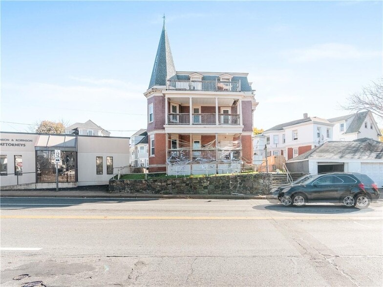 160 Warwick Ave, Cranston, RI 02905