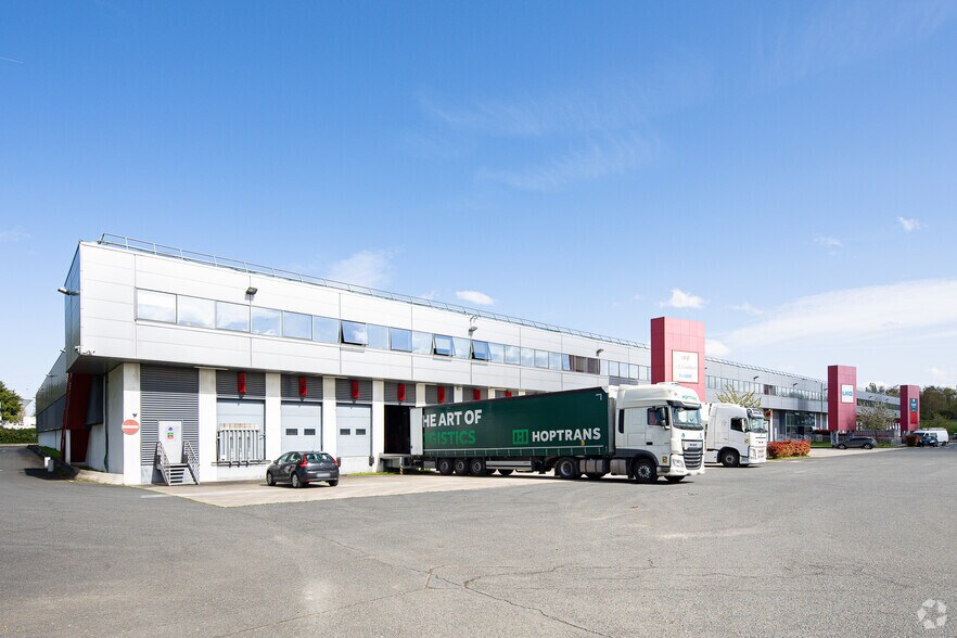 Avenue De l'Océanie, Les Ulis for lease - Building Photo - Image 2 of 3