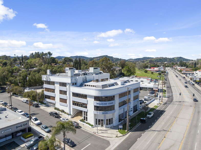 22900 Ventura Blvd, Woodland Hills, CA for lease - Building Photo - Image 1 of 6