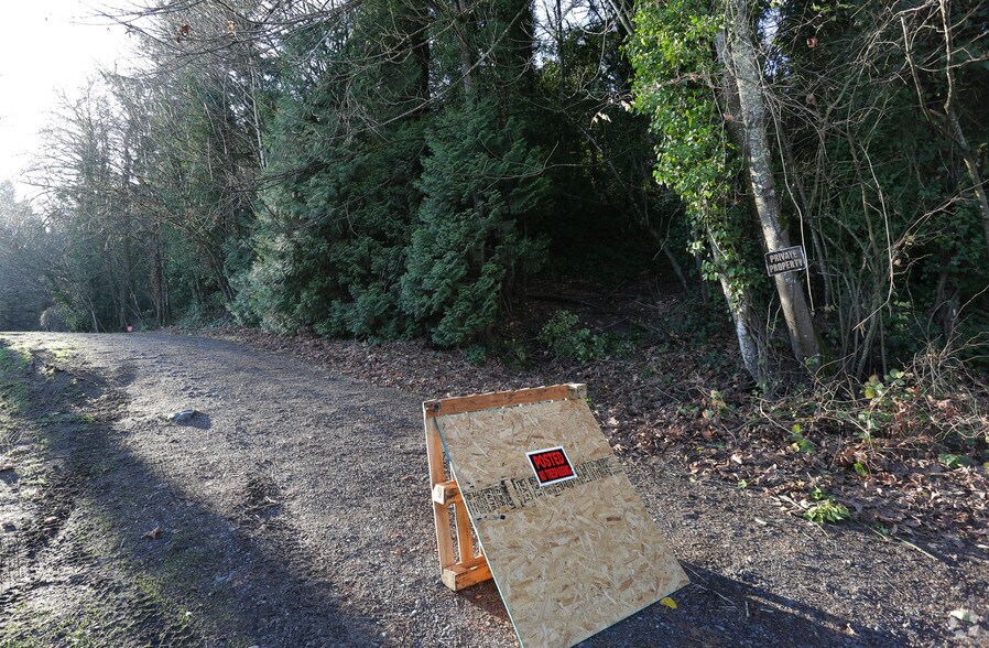 2643 NW Saint Helens Rd, Portland, OR 97210