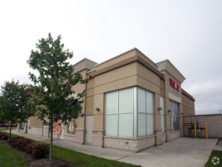 785 Wonderland Rd S, London, ON for lease - Building Photo - Image 2 of 5