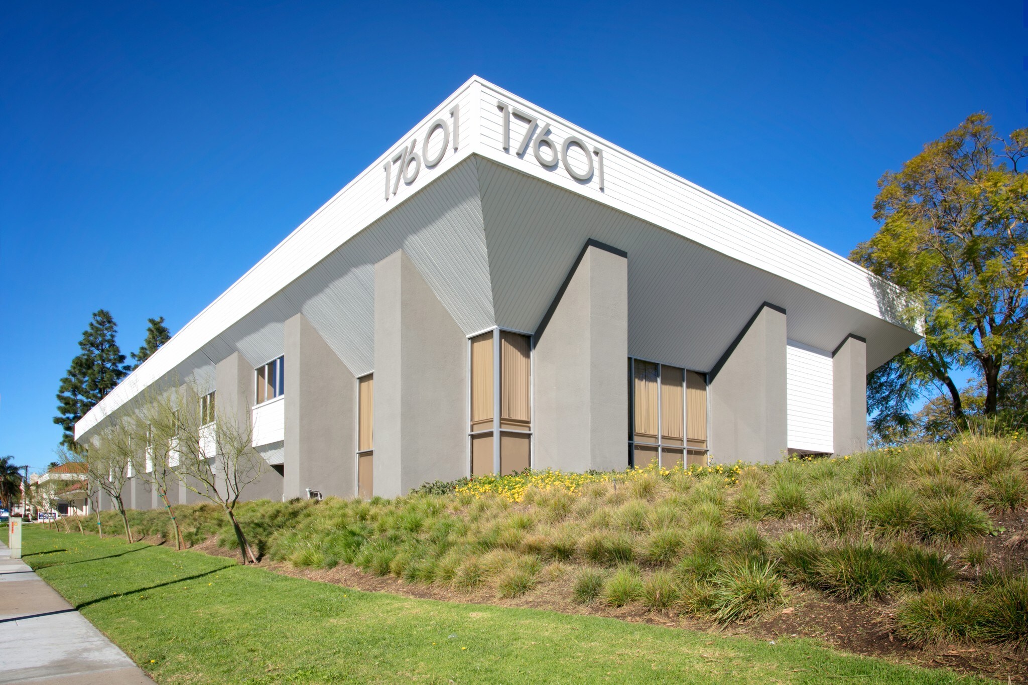 17601 E 17th St, Tustin, CA for sale Building Photo- Image 1 of 1