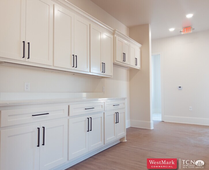 13913 Indiana Ave, Lubbock, TX for lease - Interior Photo - Image 2 of 5