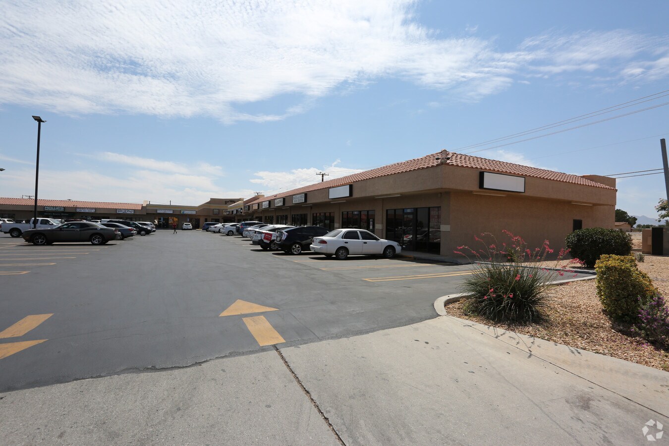 16727 Bear Valley Rd, Hesperia, CA 92345