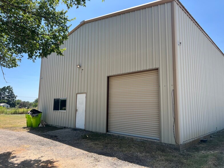 204 FM 696, Elgin, TX for sale - Building Photo - Image 1 of 1