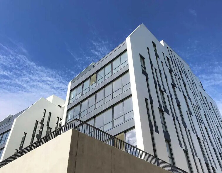 Office in Vénissieux for sale - Building Photo - Image 2 of 18