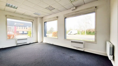Flex in Chartres for lease Interior Photo- Image 2 of 3