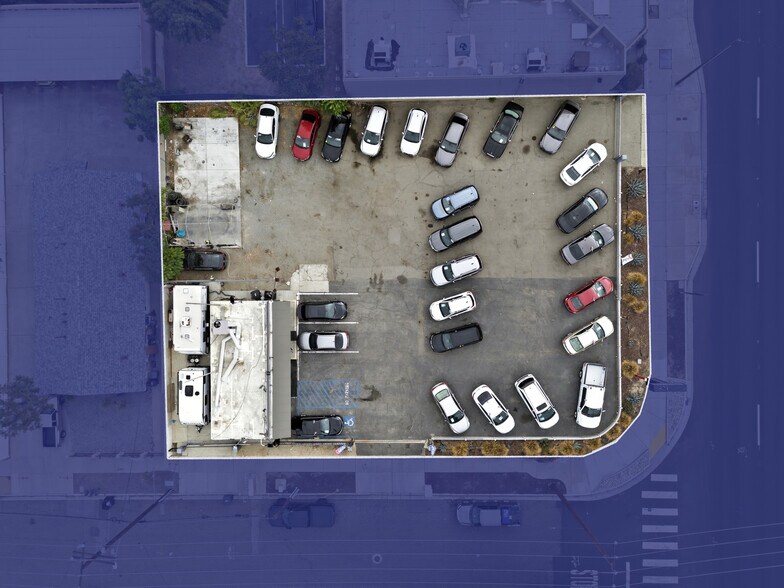 230-226 W Florida, Hemet 92543 portfolio of 2 properties for sale on LoopNet.com - Building Photo - Image 2 of 6