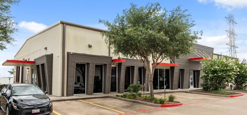 701 S Persimmon St, Tomball, TX for lease - Building Photo - Image 1 of 9