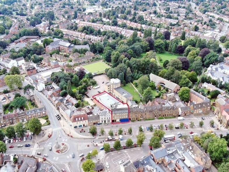 Horse Fair, Banbury for sale - Building Photo - Image 1 of 14