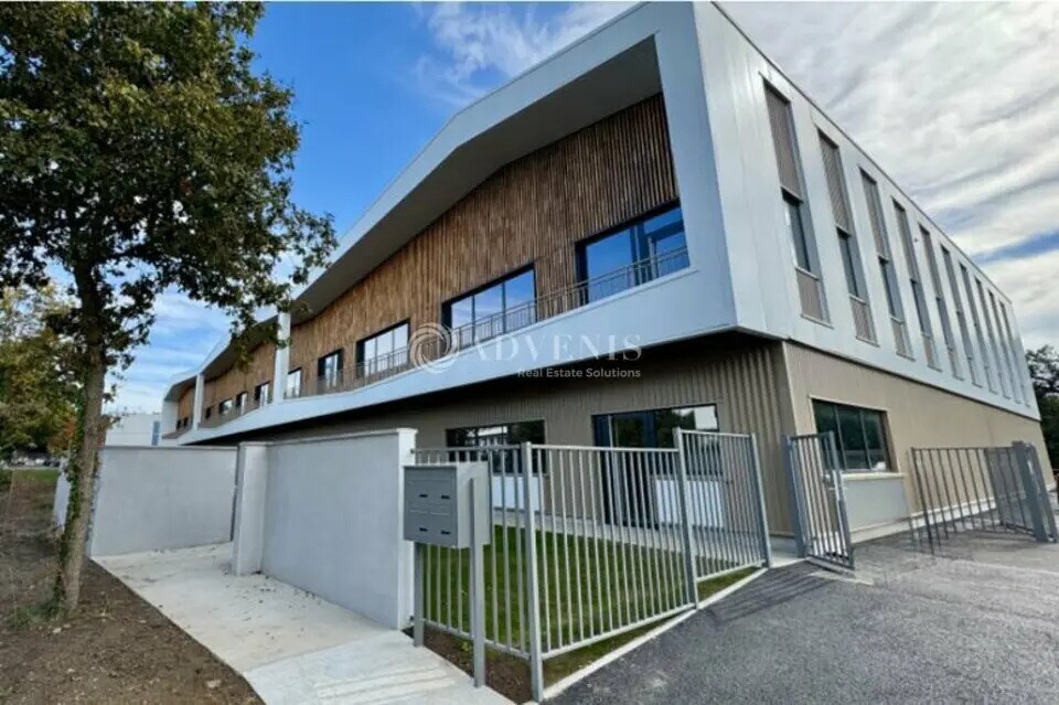 Flex in Carquefou for sale Building Photo- Image 1 of 11