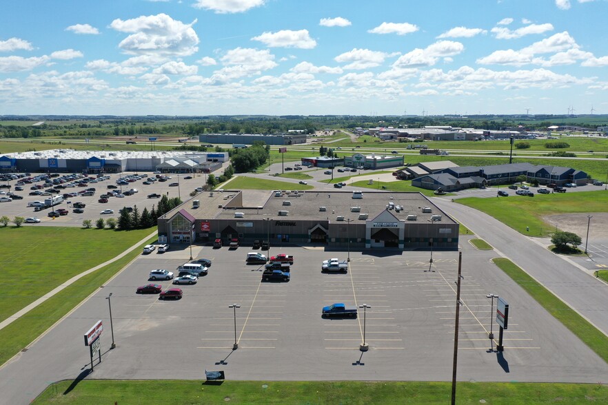 1225 Timberlane Dr, Sauk Centre, MN for sale - Building Photo - Image 2 of 9