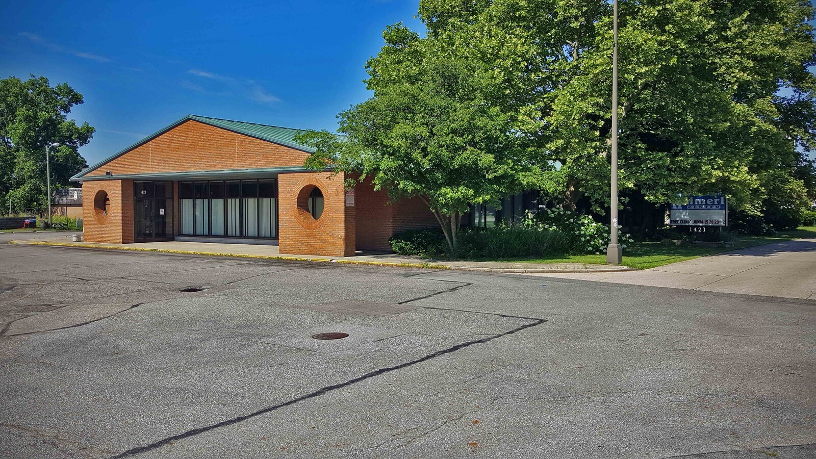 1421 Morse Rd, Columbus, OH 43229