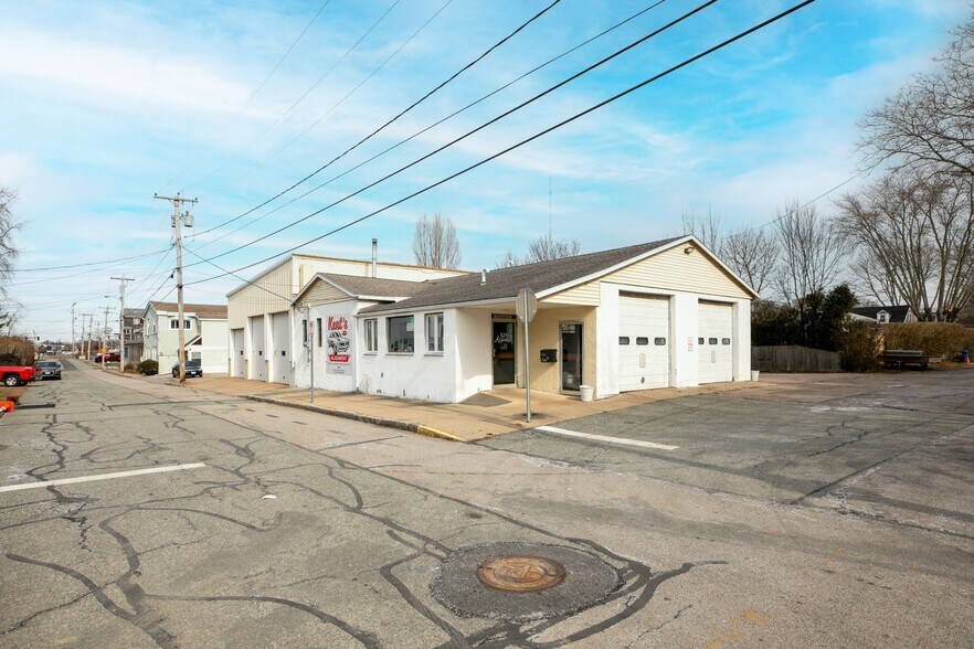 27 Halsey St, Newport, RI for sale - Building Photo - Image 1 of 1