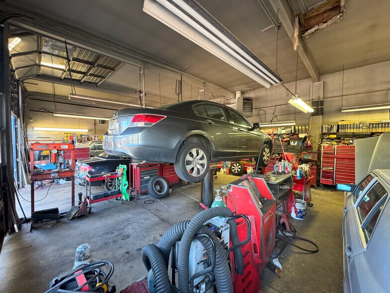 2048 S Orchard Dr, Bountiful, UT for sale - Building Photo - Image 3 of 5