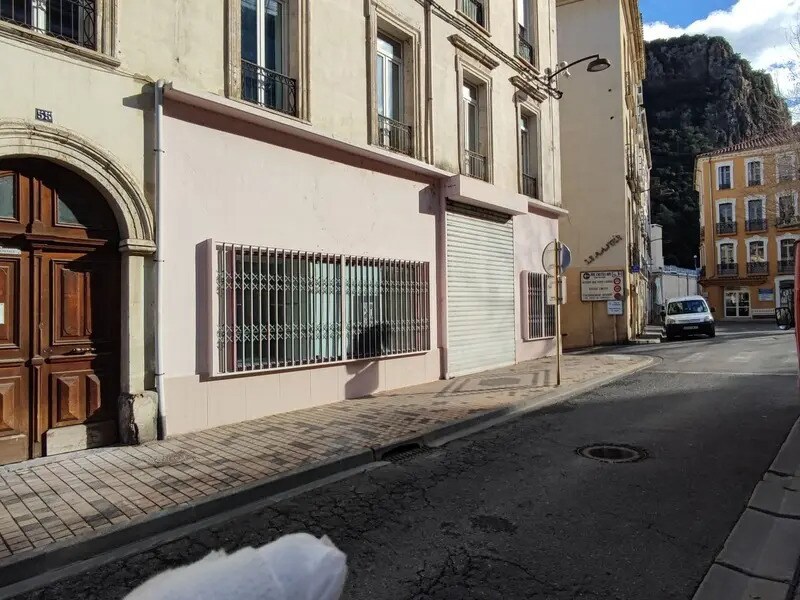 Retail in Amélie-les-Bains-Palalda for lease Building Photo- Image 1 of 6