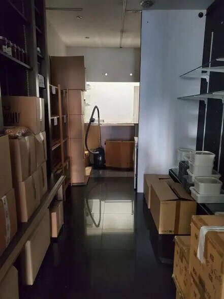 Retail in Bordeaux for lease - Interior Photo - Image 3 of 5