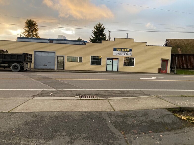 15415 Ambaum Blvd SW, Burien, WA for lease - Building Photo - Image 1 of 2