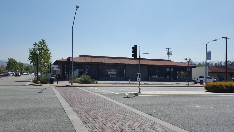 22600 Lyons Ave, Newhall, CA for sale - Primary Photo - Image 1 of 9