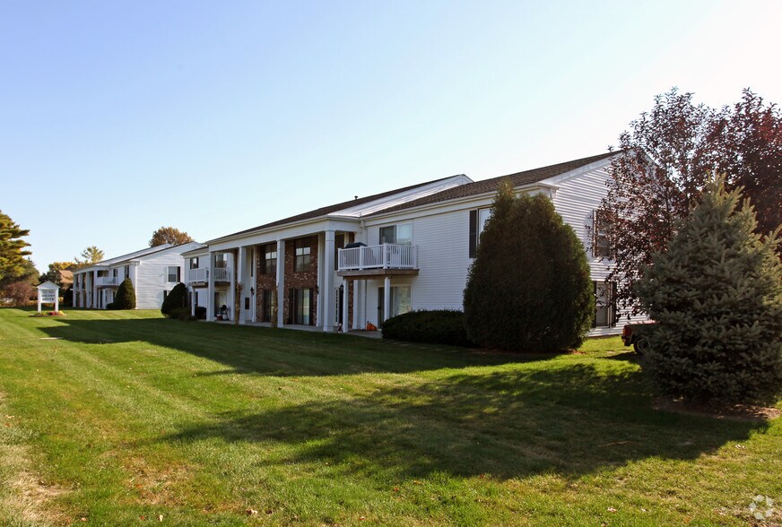 1240 S Main St, Morton, IL 61550 Colony South Apartments