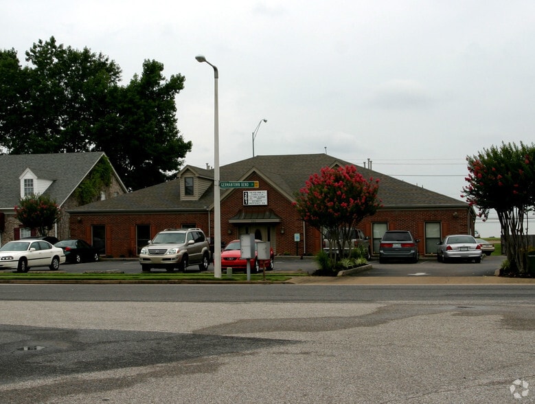 261 Germantown Bend Cv, Cordova, TN for lease - Building Photo - Image 2 of 3