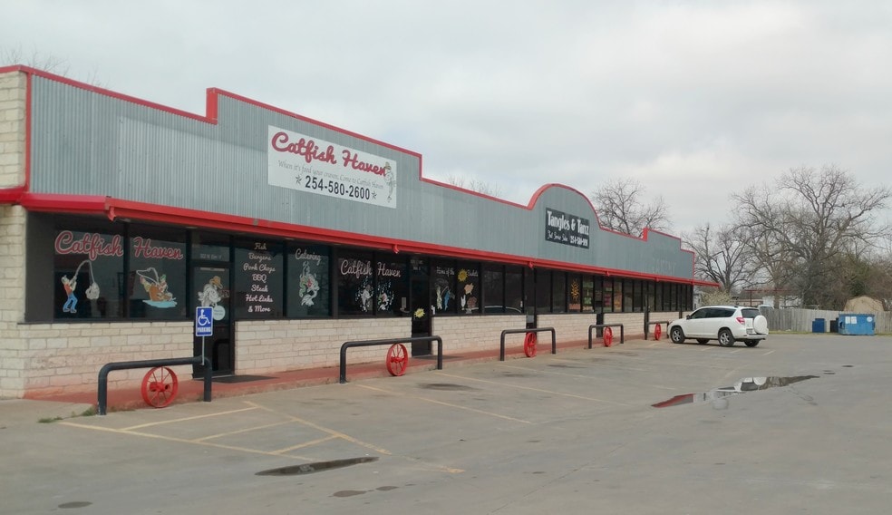 302 W Elm St, Hillsboro, TX for sale - Building Photo - Image 1 of 1