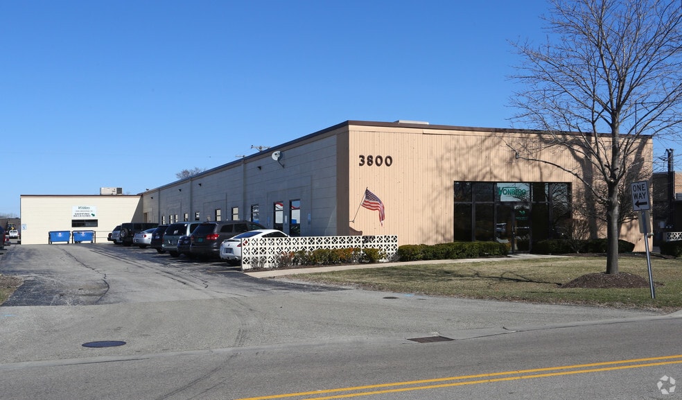 3800 Industrial Ave, Rolling Meadows, IL for lease - Building Photo - Image 3 of 3
