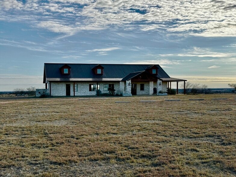 3125 County Road 212, Bertram, TX for sale - Primary Photo - Image 1 of 15