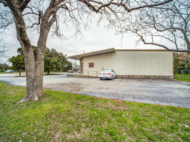 904 E Blanco Rd, Boerne, TX for sale - Primary Photo - Image 1 of 1