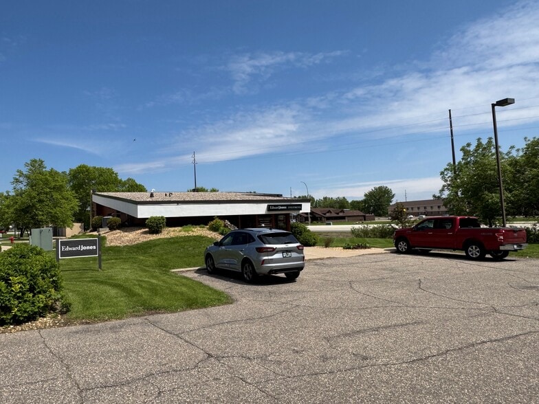 2110 9th St E, Glencoe, MN for lease - Building Photo - Image 2 of 8