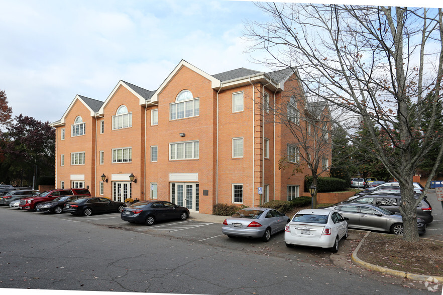 100 East St SE, Vienna, VA for lease - Primary Photo - Image 1 of 11