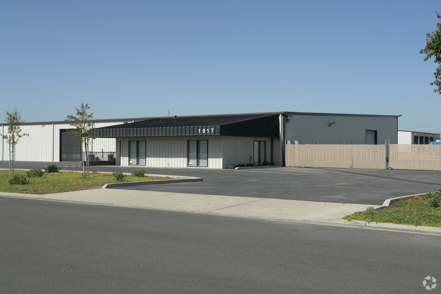 1917 Foundry Ct, Ceres, CA for lease - Building Photo - Image 2 of 4