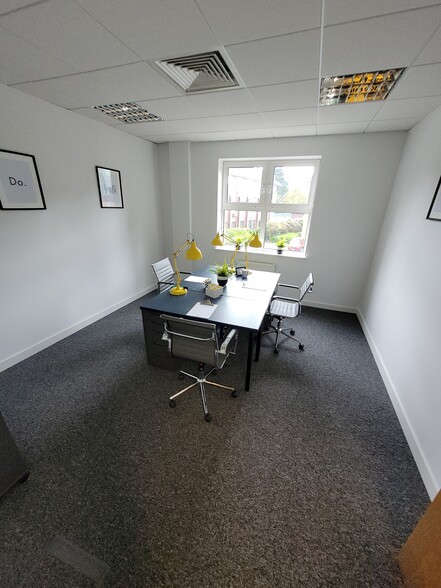 Stockport Rd, Cheadle for lease - Interior Photo - Image 2 of 23