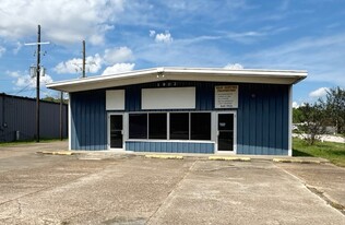 1902 W Cardinal Dr, Beaumont TX - Warehouse