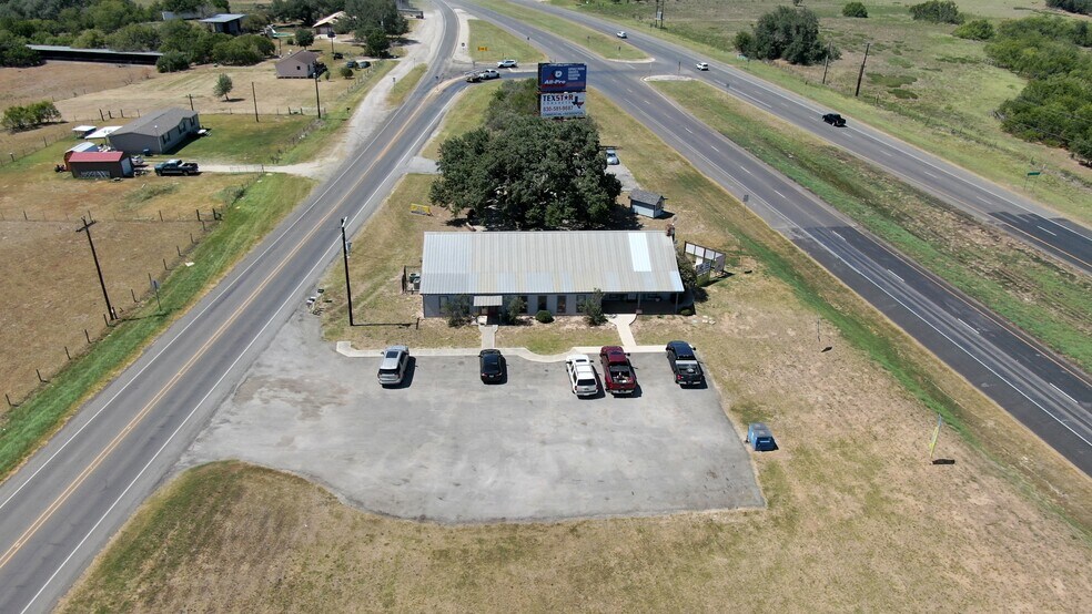 2840 Business Loop 181 N, Floresville, TX for sale - Building Photo - Image 1 of 1