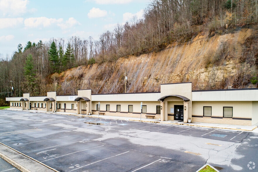 280 Virginia Ave NE, Norton, VA for lease - Building Photo - Image 2 of 22