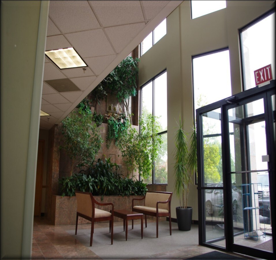 1000 Edgewater Pt, Lake Saint Louis, MO 63367