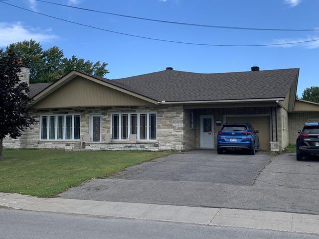 271 14e Av, Saint-lin-laurentides, QC for sale Primary Photo- Image 1 of 1