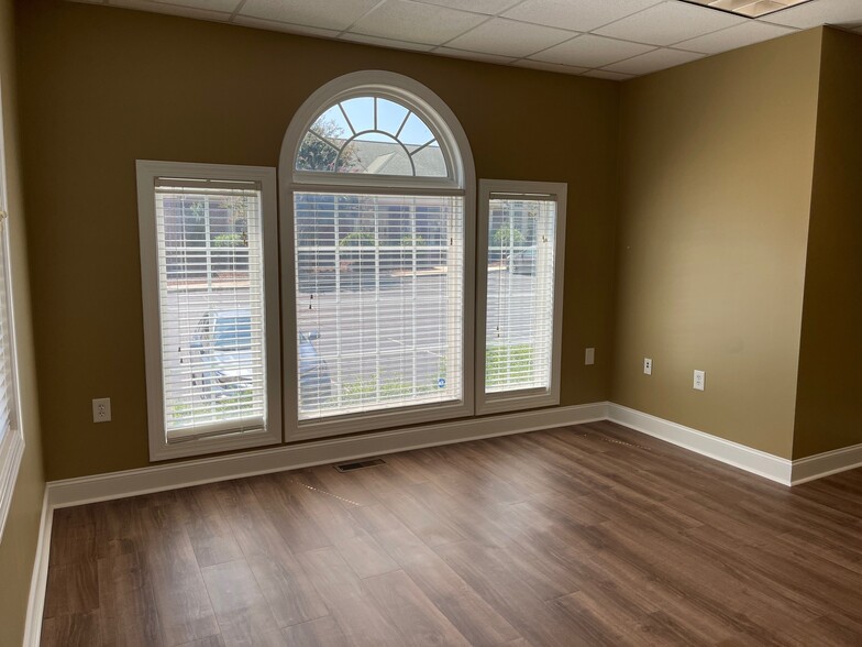 2977 Crouse Ln, Burlington, NC for lease - Interior Photo - Image 1 of 12