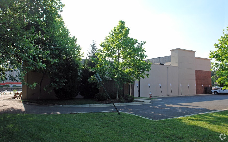 10890 Fairfax Blvd, Fairfax, VA for sale - Building Photo - Image 3 of 4