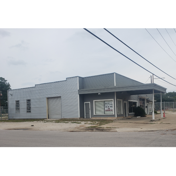 2703 Sam Houston Ave, Huntsville, TX for lease - Building Photo - Image 1 of 16